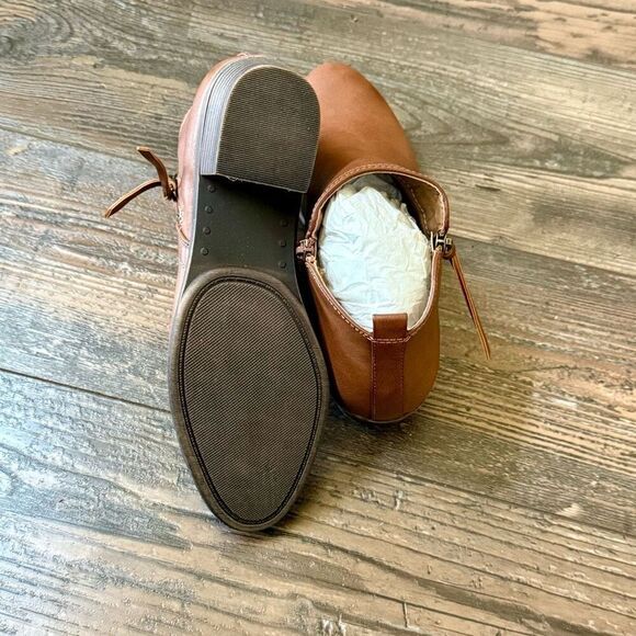 London Fog Brown Vegan Leather Tina Ankle Bootie Size 7 New - Picture 6 of 8